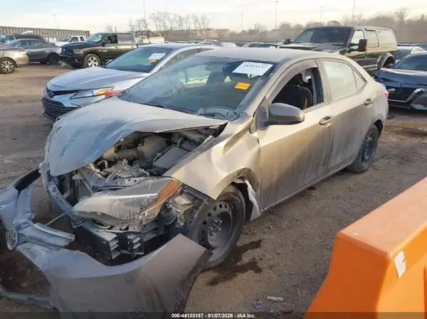2T1BURHE4HC899979 2017 TOYOTA COROLLA - Image 2