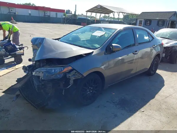 2T1BURHE4JC000592 2018 TOYOTA COROLLA - Image 2