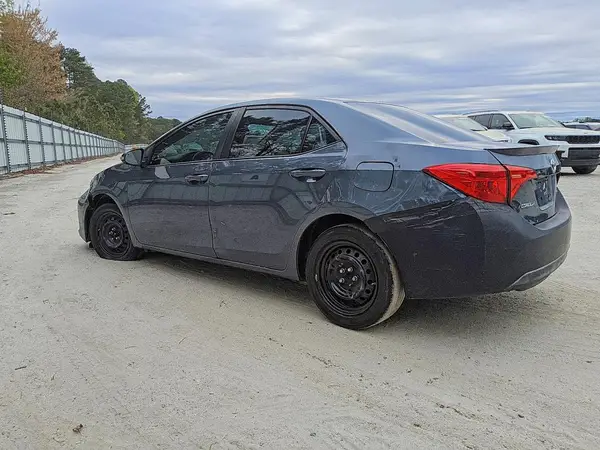 2T1BURHE4JC001807 2018 TOYOTA COROLLA - Image 2