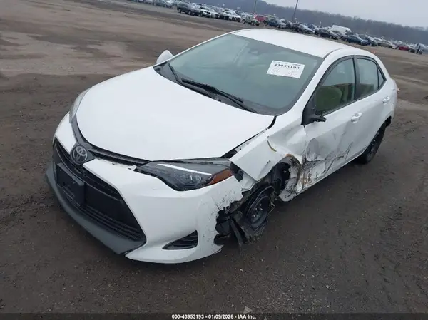 2T1BURHE4JC004478 2018 TOYOTA COROLLA - Image 2