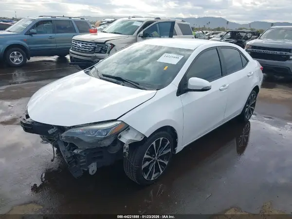 2T1BURHE4JC010734 2018 TOYOTA COROLLA - Image 2