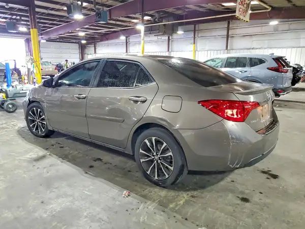 2T1BURHE4JC014458 2018 TOYOTA COROLLA - Image 2