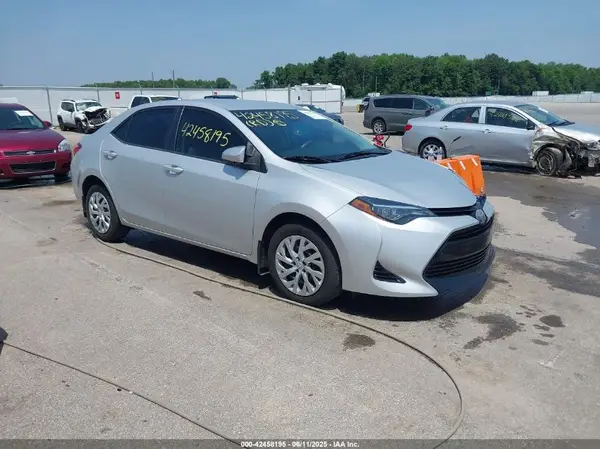 2T1BURHE4JC016663 2018 TOYOTA COROLLA - Image 1