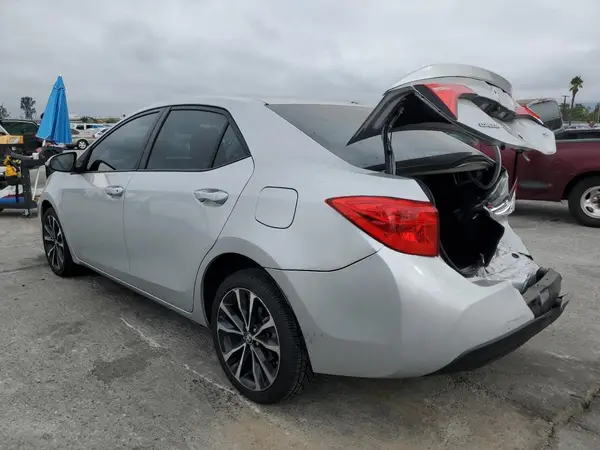 2T1BURHE4JC018249 2018 TOYOTA COROLLA - Image 2
