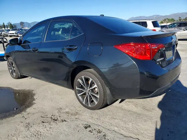 2T1BURHE4JC018848 2018 TOYOTA COROLLA - Image 2