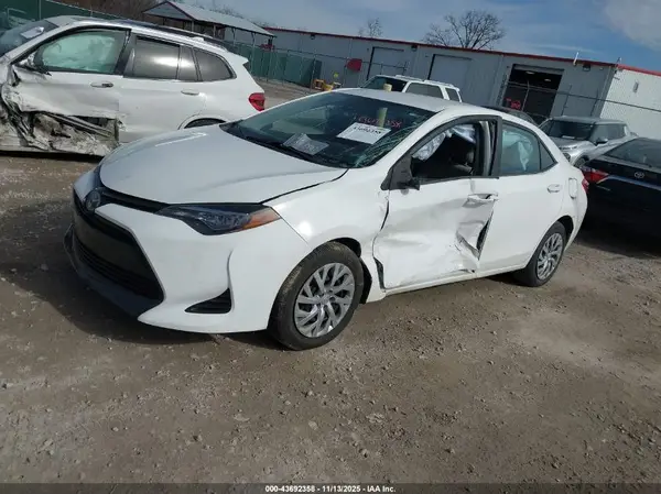 2T1BURHE4JC020681 2018 TOYOTA COROLLA - Image 2