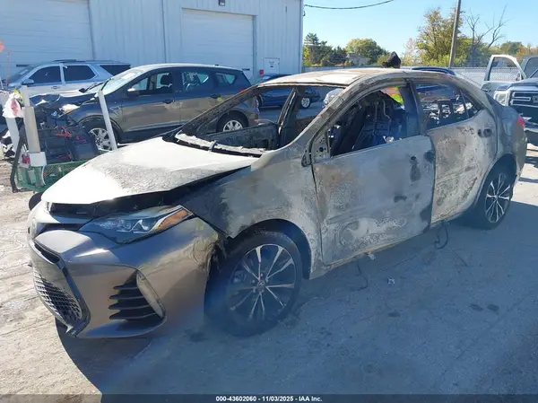 2T1BURHE4JC022124 2018 TOYOTA COROLLA - Image 2