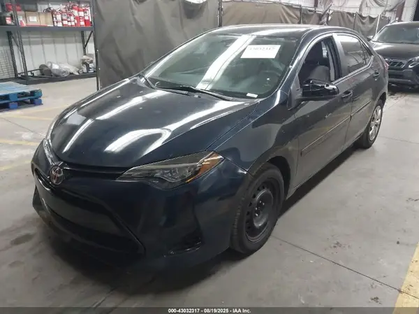 2T1BURHE4JC025802 2018 TOYOTA COROLLA - Image 2
