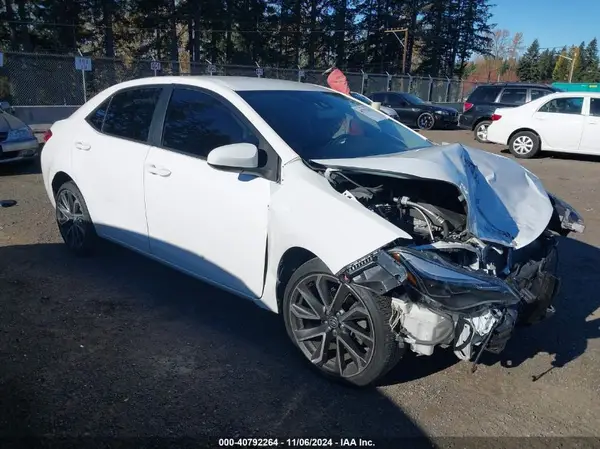 2T1BURHE4JC026030 2018 TOYOTA COROLLA - Image 1