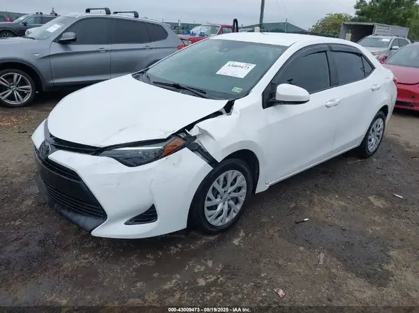 2T1BURHE4JC027811 2018 TOYOTA COROLLA - Image 2