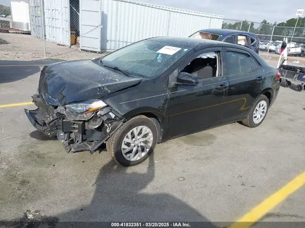 2T1BURHE4JC028988 2018 TOYOTA COROLLA - Image 2