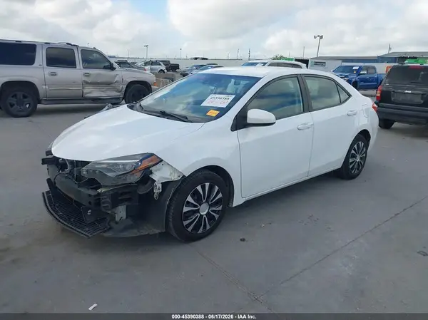 2T1BURHE4JC030000 2018 TOYOTA COROLLA - Image 2
