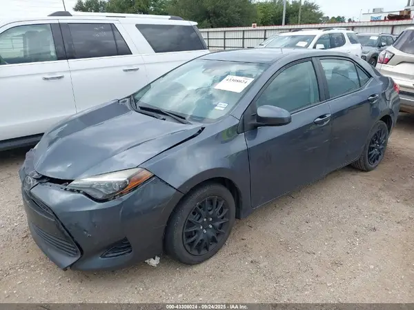 2T1BURHE4JC033351 2018 TOYOTA COROLLA - Image 2