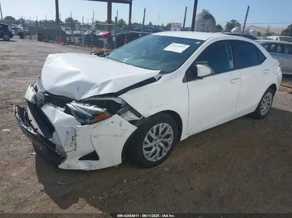 2T1BURHE4JC035505 2018 TOYOTA COROLLA - Image 2