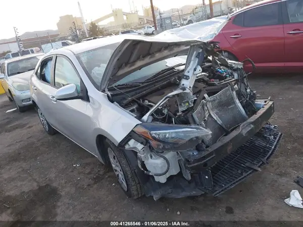 2T1BURHE4JC043247 2018 TOYOTA COROLLA - Image 1