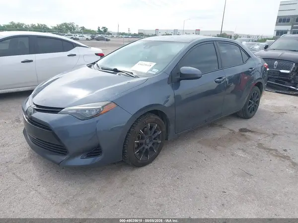 2T1BURHE4JC050103 2018 TOYOTA COROLLA - Image 2