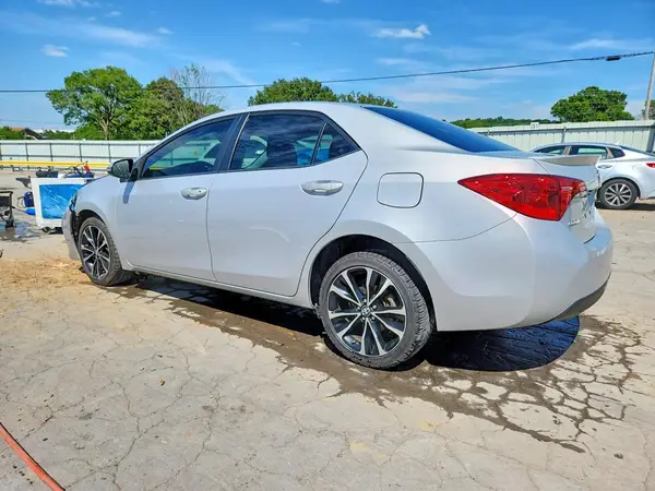 2T1BURHE4JC051980 2018 TOYOTA COROLLA - Image 2
