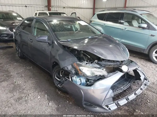 2T1BURHE4JC055544 2018 TOYOTA COROLLA - Image 1