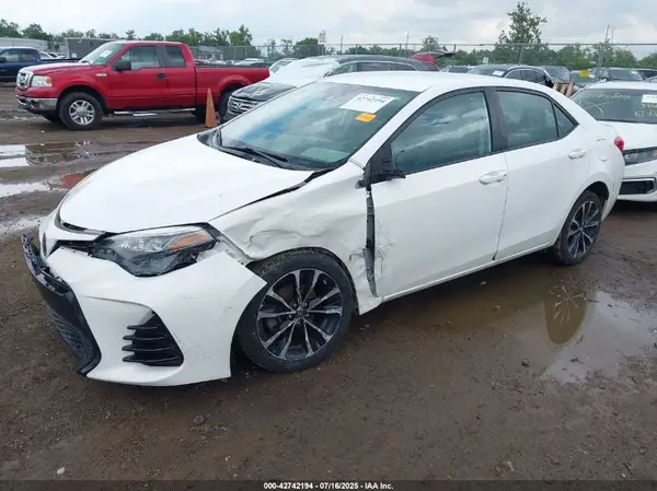 2T1BURHE4JC057438 2018 TOYOTA COROLLA - Image 2