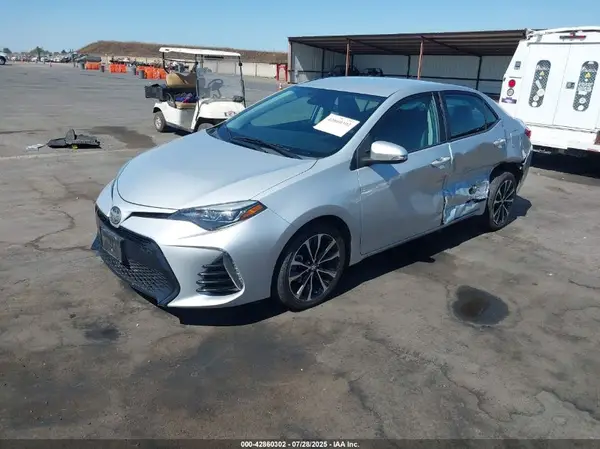 2T1BURHE4JC060727 2018 TOYOTA COROLLA - Image 2