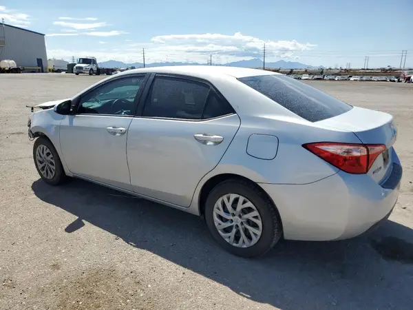 2T1BURHE4JC062476 2018 TOYOTA COROLLA - Image 2