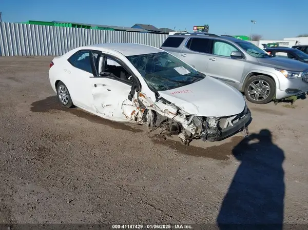 2T1BURHE4JC066477 2018 TOYOTA COROLLA - Image 1