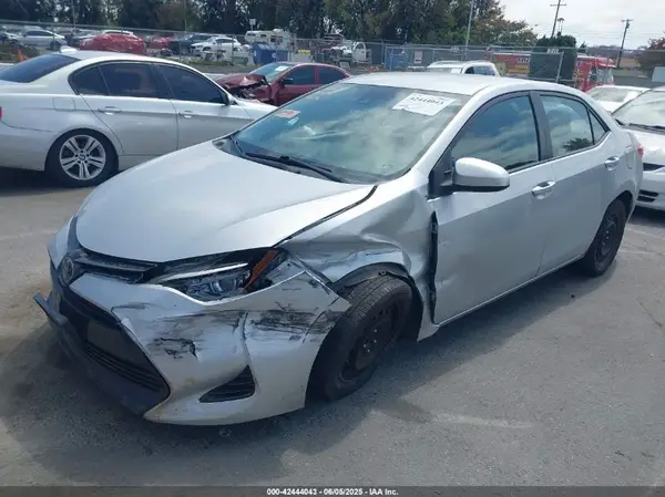 2T1BURHE4JC068732 2018 TOYOTA COROLLA - Image 2