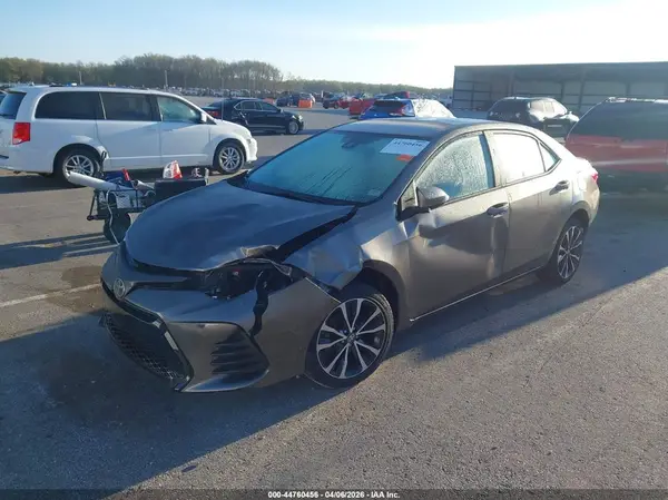 2T1BURHE4JC071811 2018 TOYOTA COROLLA - Image 2