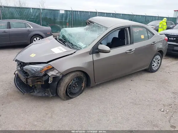 2T1BURHE4JC074756 2018 TOYOTA COROLLA - Image 2