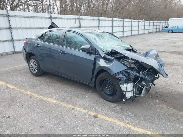 2T1BURHE4JC081237 2018 TOYOTA COROLLA - Image 1