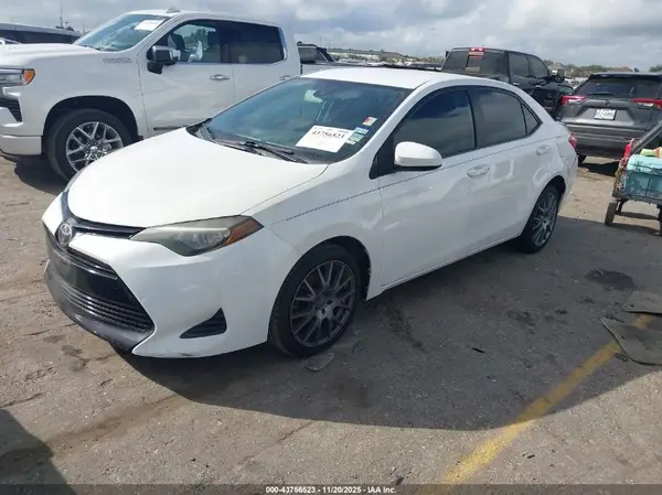 2T1BURHE4JC090231 2018 TOYOTA COROLLA - Image 2