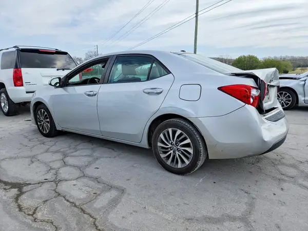 2T1BURHE4JC090696 2018 TOYOTA COROLLA - Image 2