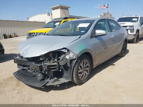 2T1BURHE4JC101261 2018 TOYOTA COROLLA - Image 2