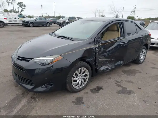 2T1BURHE4JC102734 2018 TOYOTA COROLLA - Image 2