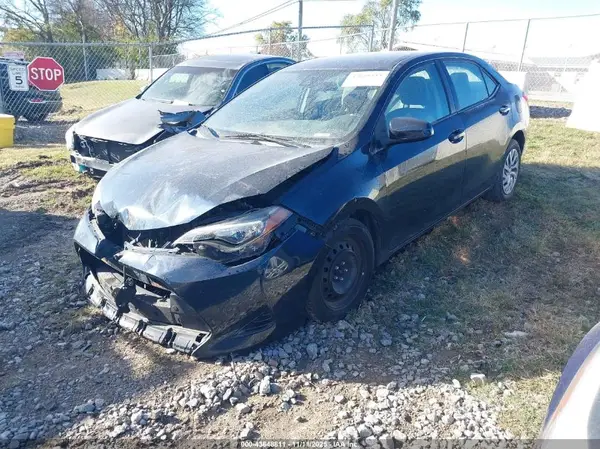 2T1BURHE4JC104502 2018 TOYOTA COROLLA - Image 2