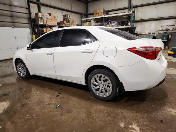 2T1BURHE4JC121932 2018 TOYOTA COROLLA - Image 2