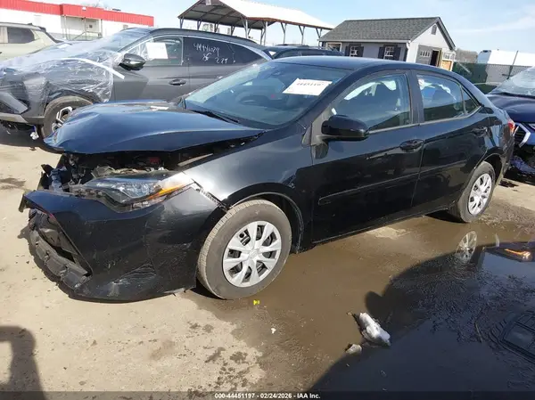 2T1BURHE4JC124006 2018 TOYOTA COROLLA - Image 2