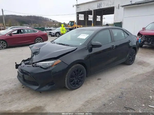 2T1BURHE4JC124278 2018 TOYOTA COROLLA - Image 2