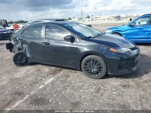 2T1BURHE4JC977117 2018 TOYOTA COROLLA - Image 1