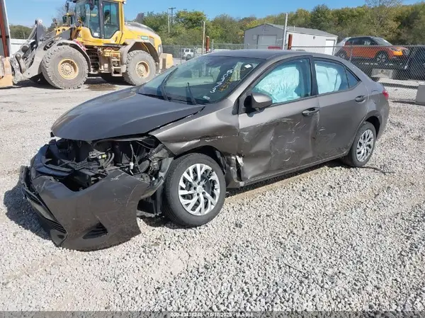 2T1BURHE4JC980373 2018 TOYOTA COROLLA - Image 2