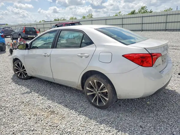 2T1BURHE4JC987517 2018 TOYOTA COROLLA - Image 2