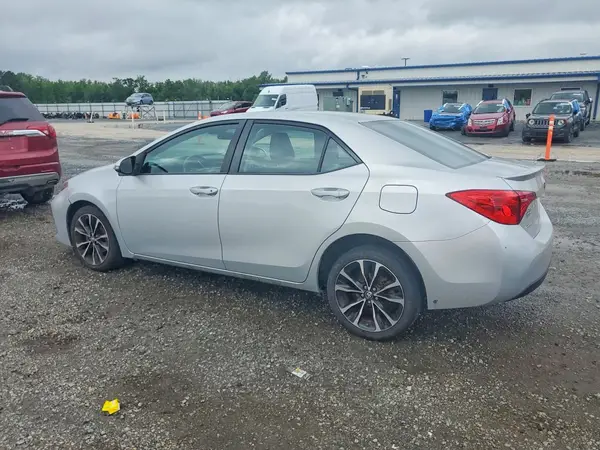2T1BURHE4JC989056 2018 TOYOTA COROLLA - Image 2