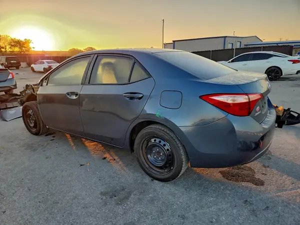 2T1BURHE4JC994046 2018 TOYOTA COROLLA - Image 2
