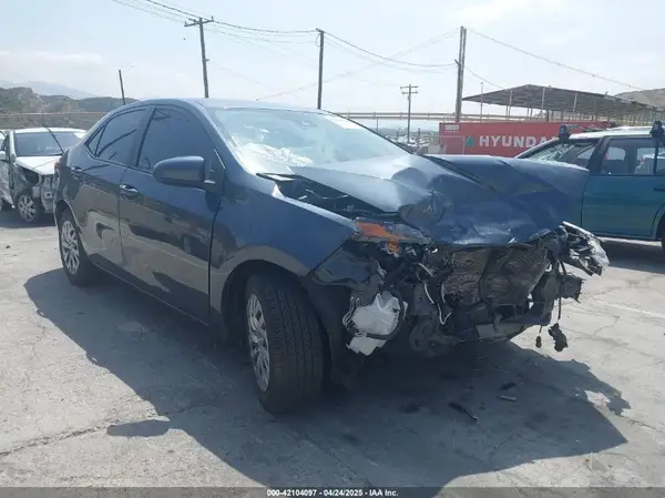2T1BURHE4KC215942 2019 TOYOTA COROLLA - Image 1