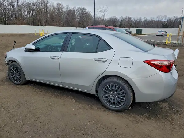 2T1BURHE5HC832128 2017 TOYOTA COROLLA - Image 2