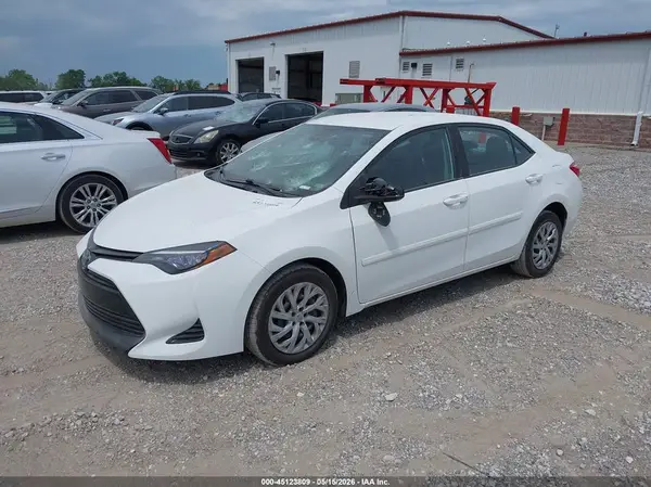 2T1BURHE5HC847132 2017 TOYOTA COROLLA - Image 2