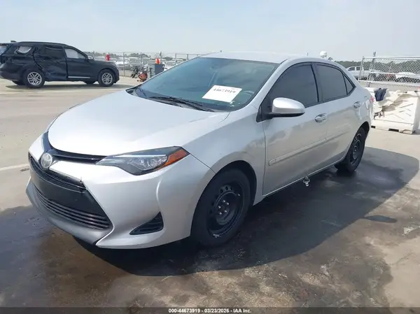 2T1BURHE5HC847678 2017 TOYOTA COROLLA - Image 2