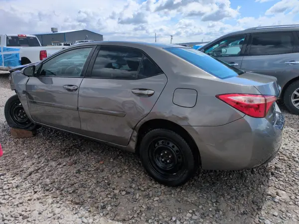 2T1BURHE5HC864576 2017 TOYOTA COROLLA - Image 2