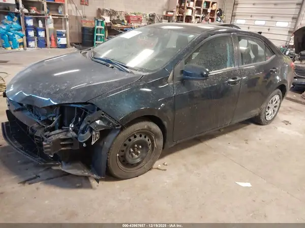 2T1BURHE5HC877246 2017 TOYOTA COROLLA - Image 2