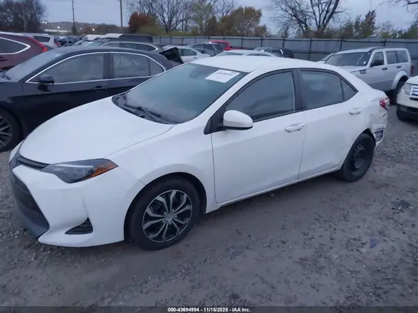 2T1BURHE5HC878803 2017 TOYOTA COROLLA - Image 2